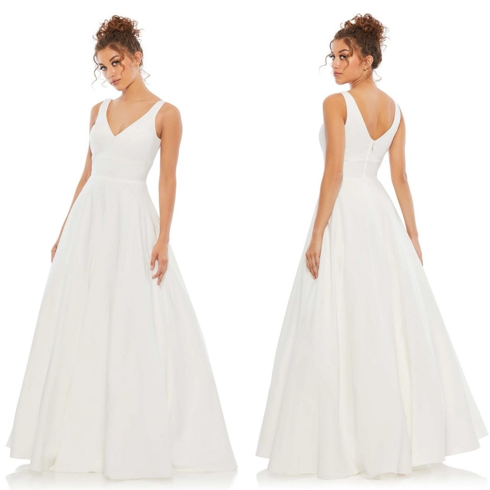 Mac Duggal White A-Line Gown With Pockets  Size 6 Sleeveless V-Neck Bridal Gown - Picture 2 of 12